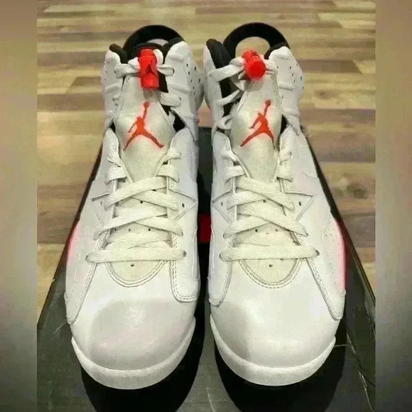 Air Jordan 6 Retro size 8 white infrared black with box preowned 100% authentic - Picture 6 of 7